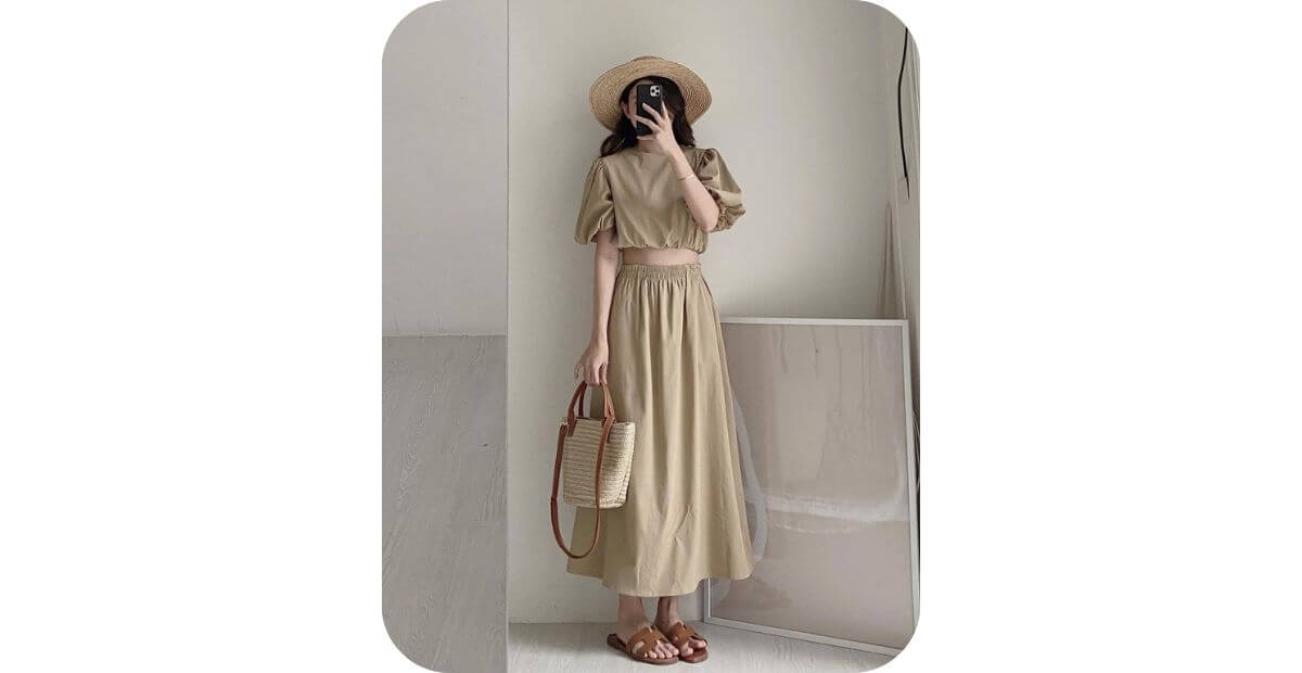 Áo croptop tay lỡ bồng nhẹ mix chân váy midi xòe dành cho nàng lo sợ vai to mặc gì đi biển