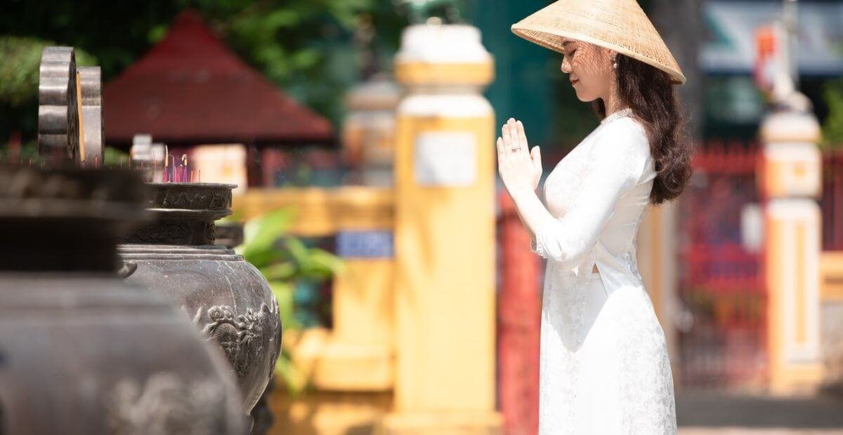 Áo dài truyền thống
