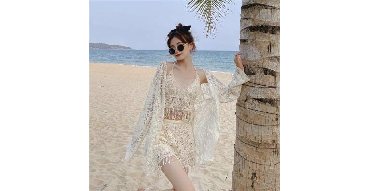 Áo lưới hoặc kimono choàng và bikini kín đáo