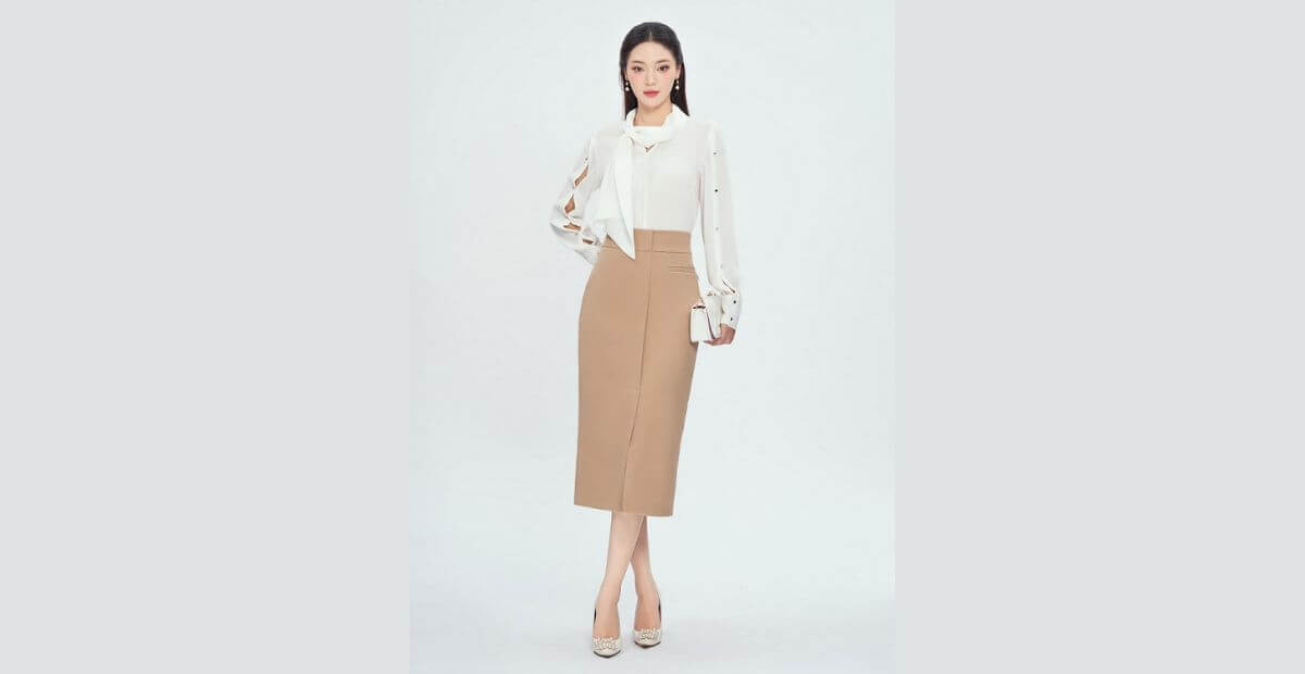 Blouse voan và chân váy bút chì