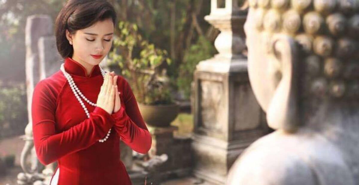Đi chùa mặc gì cho đẹp vừa kín đáo, vừa thanh lịch