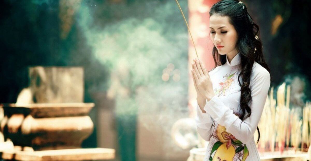 Một số lưu ý về phụ kiện và phong cách khi đi chùa