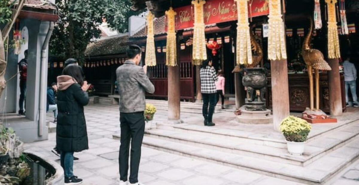 Những trường hợp có thể chấp nhận mặc đồ đen khi đi chùa