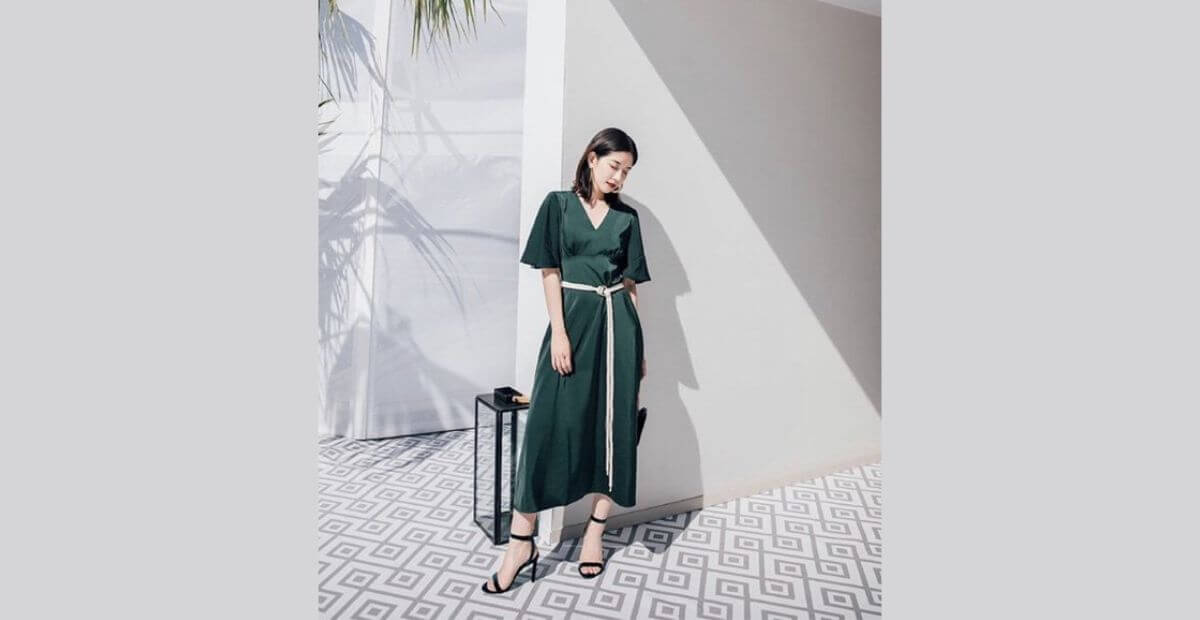Phối đồ đi làm với outfit phóng khoáng có điểm nhấn