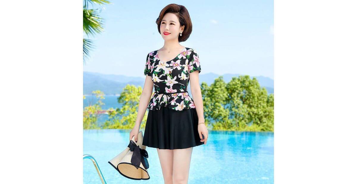 Phụ nữ trung niên mặc gì đi biển để vừa trẻ trung vừa sang trọng