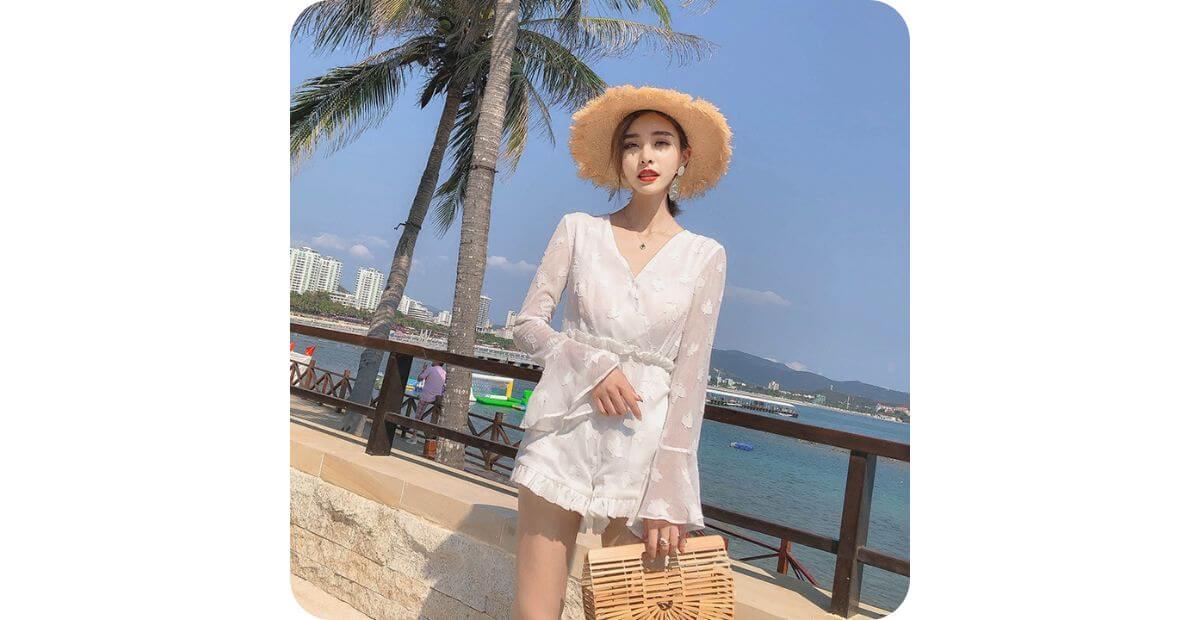 Tiêu chí chọn đồ đi biển giúp che vai to, tôn dáng nữ tính