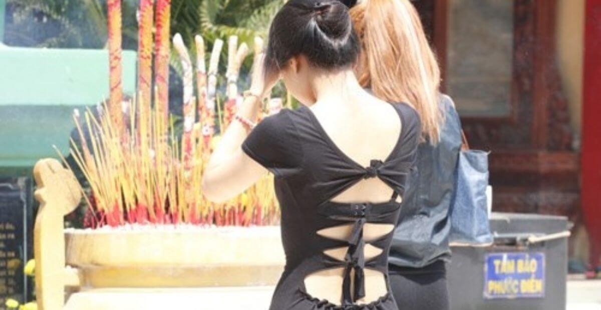 Trang phục có họa tiết rối mắt, in hình phản cảm