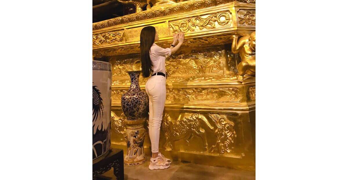Trang phục quá chật, bó sát cơ thể