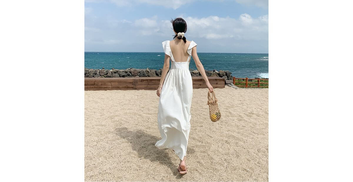 Trắng tinh khôi phối đồ cho nàng lựa chọn đi biển nên mặc đồ màu gì