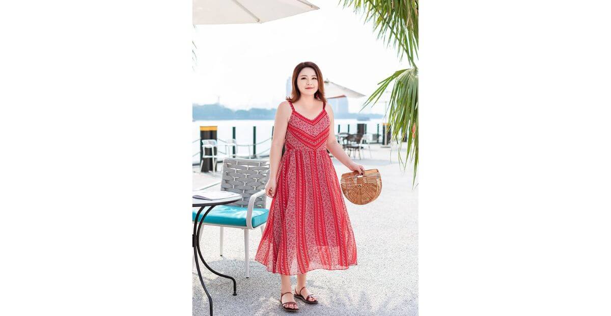 Ưu tiên trang phục có chi tiết nhấn eo hoặc chiết nhẹ