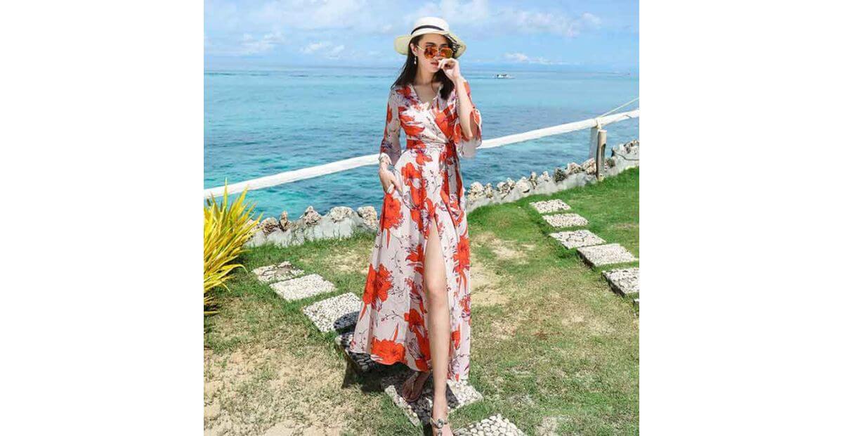 Váy maxi cổ chữ V phù hợp cho lựa chọn vai to mặc gì đi biển