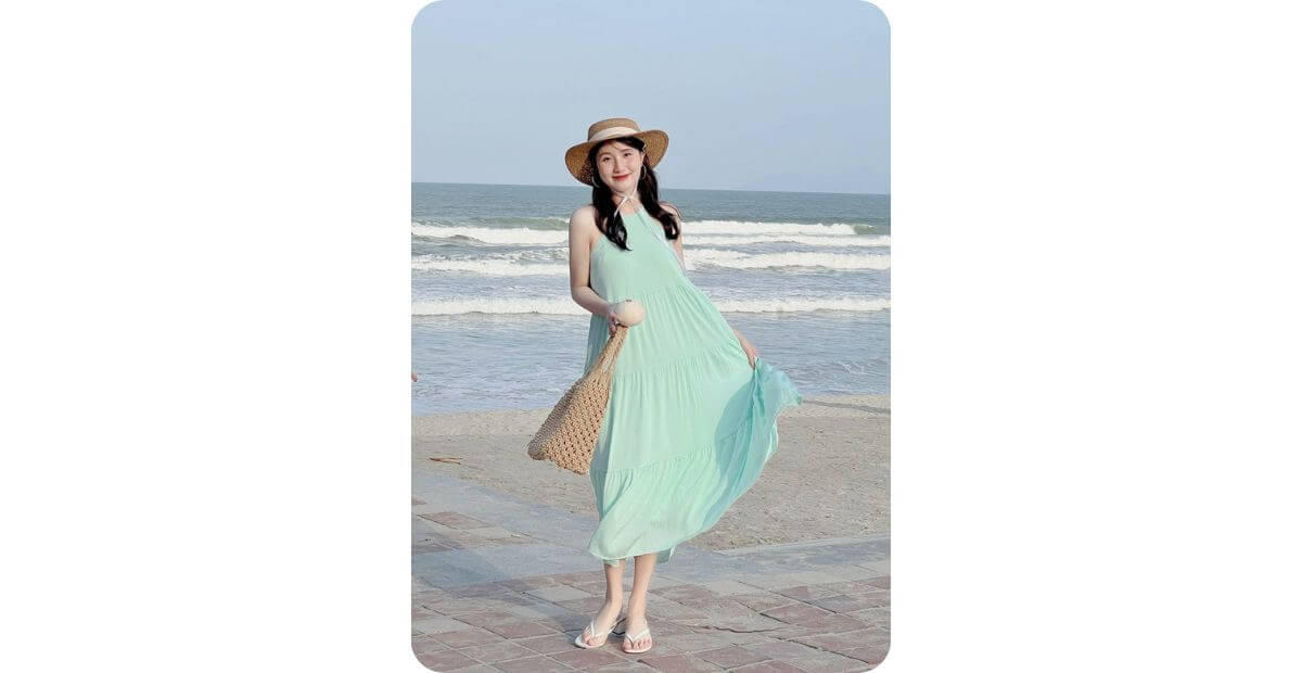 Váy maxi dáng dài mũ cói rộng vành và túi lưới